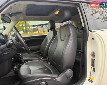 Білий Міні Cooper, об'ємом двигуна 1.6 л та пробігом 131 тис. км за 8990 $, фото 6 на Automoto.ua