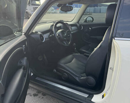 Белый Мини Купер, объемом двигателя 1.6 л и пробегом 173 тыс. км за 8500 $, фото 8 на Automoto.ua