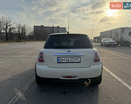 Белый Мини Купер, объемом двигателя 1.6 л и пробегом 173 тыс. км за 8500 $, фото 3 на Automoto.ua