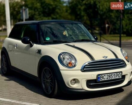 Белый Мини Купер, объемом двигателя 1.54 л и пробегом 178 тыс. км за 6800 $, фото 1 на Automoto.ua