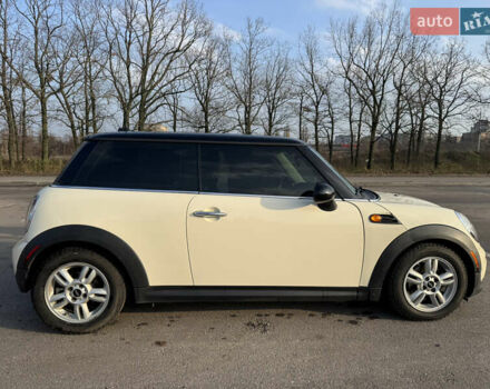 Белый Мини Купер, объемом двигателя 1.6 л и пробегом 173 тыс. км за 8500 $, фото 4 на Automoto.ua
