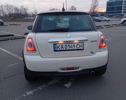 Білий Міні Cooper, об'ємом двигуна 1.6 л та пробігом 165 тис. км за 8500 $, фото 1 на Automoto.ua