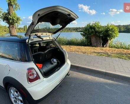 Білий Міні Cooper, об'ємом двигуна 1.6 л та пробігом 128 тис. км за 8800 $, фото 10 на Automoto.ua
