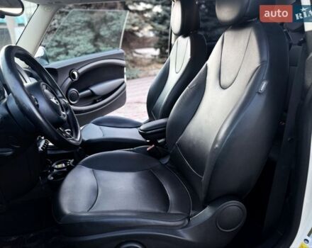 Білий Міні Cooper, об'ємом двигуна 1.6 л та пробігом 219 тис. км за 8000 $, фото 5 на Automoto.ua