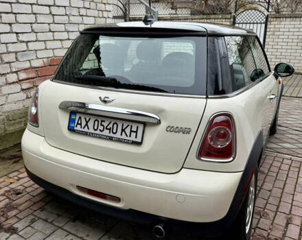 Белый Мини Купер, объемом двигателя 1.6 л и пробегом 207 тыс. км за 7500 $, фото 1 на Automoto.ua
