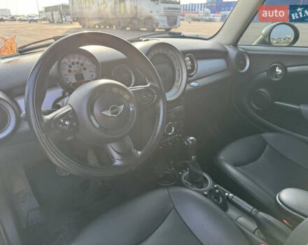 Белый Мини Купер, объемом двигателя 1.6 л и пробегом 173 тыс. км за 8500 $, фото 10 на Automoto.ua