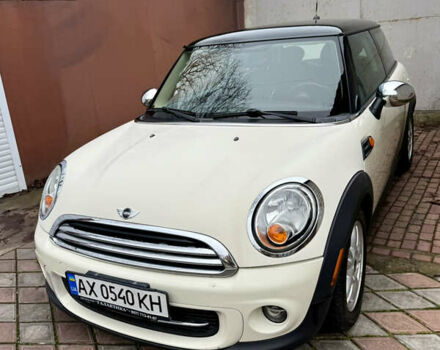 Белый Мини Купер, объемом двигателя 1.6 л и пробегом 207 тыс. км за 7500 $, фото 2 на Automoto.ua
