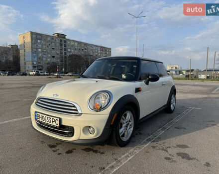 Белый Мини Купер, объемом двигателя 1.6 л и пробегом 173 тыс. км за 8500 $, фото 1 на Automoto.ua