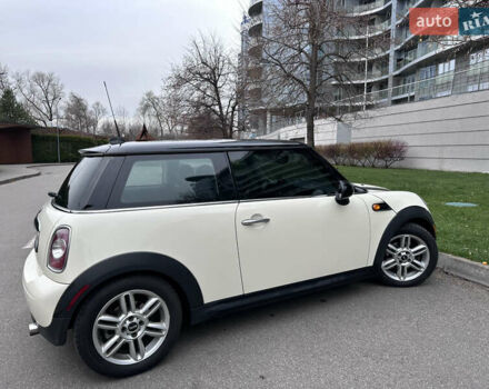 Білий Міні Cooper, об'ємом двигуна 1.6 л та пробігом 135 тис. км за 7500 $, фото 4 на Automoto.ua