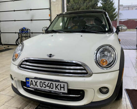 Белый Мини Купер, объемом двигателя 1.6 л и пробегом 207 тыс. км за 7500 $, фото 5 на Automoto.ua