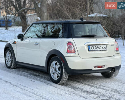 Білий Міні Cooper, об'ємом двигуна 1.6 л та пробігом 208 тис. км за 6500 $, фото 5 на Automoto.ua
