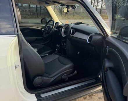 Белый Мини Купер, объемом двигателя 1.6 л и пробегом 173 тыс. км за 8500 $, фото 6 на Automoto.ua