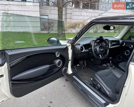 Білий Міні Cooper, об'ємом двигуна 1.6 л та пробігом 135 тис. км за 7500 $, фото 9 на Automoto.ua