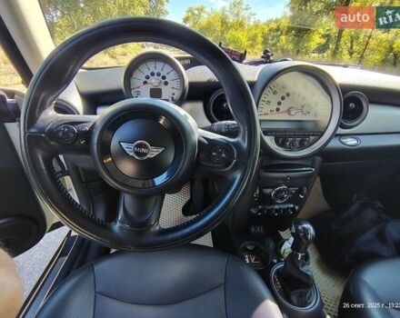 Белый Мини Купер, объемом двигателя 1.6 л и пробегом 118 тыс. км за 9500 $, фото 10 на Automoto.ua