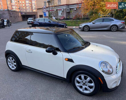 Міні Cooper 2013 у Києві на Automoto.ua Білий Міні Cooper, об'ємом двигуна 1.6 л та пробігом 174 тис. км за 7400 $, фото 9 на Automoto.ua