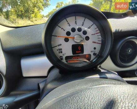 Белый Мини Купер, объемом двигателя 1.6 л и пробегом 118 тыс. км за 9500 $, фото 14 на Automoto.ua