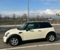 Белый Мини Купер, объемом двигателя 1.6 л и пробегом 219 тыс. км за 8300 $, фото 6 на Automoto.ua