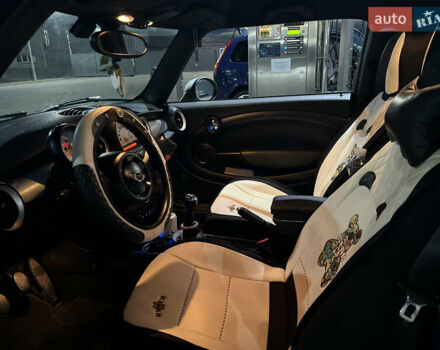 Белый Мини Купер, объемом двигателя 1.6 л и пробегом 266 тыс. км за 9900 $, фото 8 на Automoto.ua