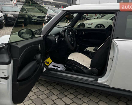 Білий Міні Cooper, об'ємом двигуна 1.6 л та пробігом 267 тис. км за 9700 $, фото 18 на Automoto.ua