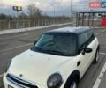 Белый Мини Купер, объемом двигателя 1.6 л и пробегом 219 тыс. км за 9500 $, фото 2 на Automoto.ua