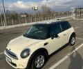 Белый Мини Купер, объемом двигателя 1.6 л и пробегом 219 тыс. км за 8300 $, фото 5 на Automoto.ua