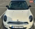 Белый Мини Купер, объемом двигателя 1.6 л и пробегом 219 тыс. км за 9500 $, фото 13 на Automoto.ua