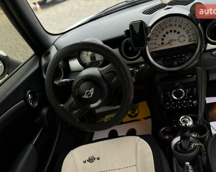 Білий Міні Cooper, об'ємом двигуна 1.6 л та пробігом 267 тис. км за 9700 $, фото 12 на Automoto.ua