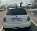 Белый Мини Купер, объемом двигателя 1.6 л и пробегом 219 тыс. км за 8300 $, фото 9 на Automoto.ua