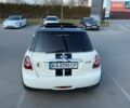 Белый Мини Купер, объемом двигателя 1.6 л и пробегом 142 тыс. км за 7250 $, фото 4 на Automoto.ua