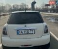 Белый Мини Купер, объемом двигателя 1.6 л и пробегом 219 тыс. км за 9500 $, фото 9 на Automoto.ua