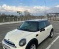 Белый Мини Купер, объемом двигателя 1.6 л и пробегом 219 тыс. км за 8300 $, фото 1 на Automoto.ua