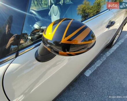 Белый Мини Купер, объемом двигателя 1.6 л и пробегом 118 тыс. км за 9500 $, фото 1 на Automoto.ua