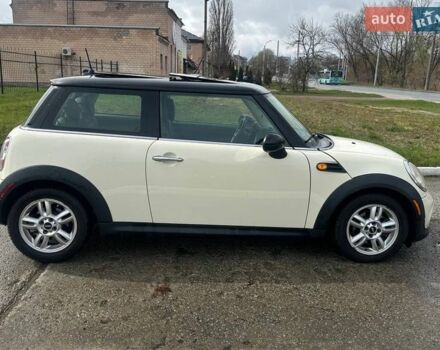 Белый Мини Купер, объемом двигателя 1.6 л и пробегом 83 тыс. км за 7800 $, фото 2 на Automoto.ua