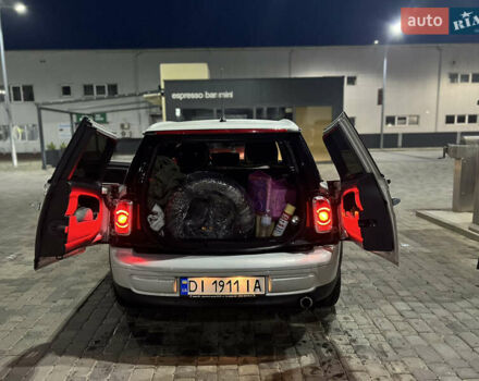 Белый Мини Купер, объемом двигателя 1.6 л и пробегом 266 тыс. км за 9900 $, фото 5 на Automoto.ua