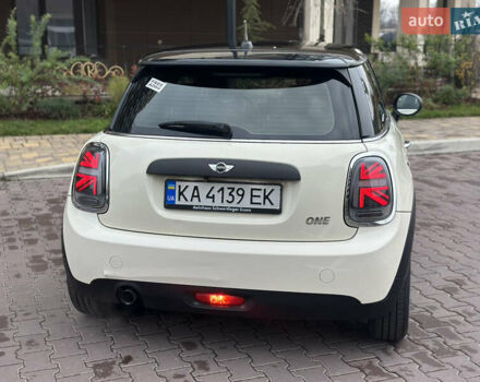 Білий Міні Cooper, об'ємом двигуна 1.3 л та пробігом 122 тис. км за 5999 $, фото 6 на Automoto.ua