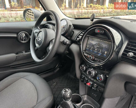 Білий Міні Cooper, об'ємом двигуна 1.3 л та пробігом 122 тис. км за 5999 $, фото 38 на Automoto.ua