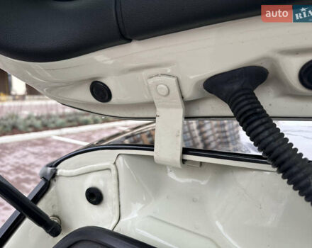 Білий Міні Cooper, об'ємом двигуна 1.3 л та пробігом 122 тис. км за 5999 $, фото 45 на Automoto.ua