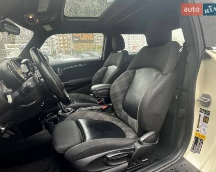 Белый Мини Купер, объемом двигателя 2 л и пробегом 154 тыс. км за 15690 $, фото 10 на Automoto.ua