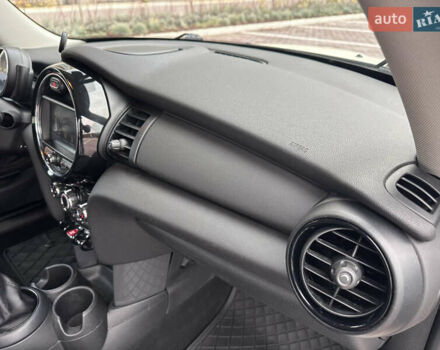 Білий Міні Cooper, об'ємом двигуна 1.3 л та пробігом 122 тис. км за 5999 $, фото 40 на Automoto.ua