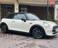 Білий Міні Cooper, об'ємом двигуна 1.3 л та пробігом 122 тис. км за 5999 $, фото 19 на Automoto.ua