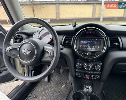Білий Міні Cooper, об'ємом двигуна 1.3 л та пробігом 122 тис. км за 5900 $, фото 11 на Automoto.ua
