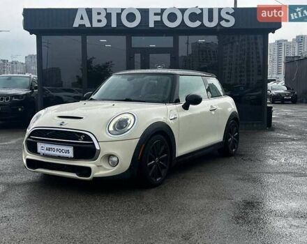 Белый Мини Купер, объемом двигателя 2 л и пробегом 154 тыс. км за 15690 $, фото 3 на Automoto.ua
