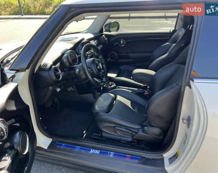 Белый Мини Купер, объемом двигателя 2 л и пробегом 133 тыс. км за 13333 $, фото 18 на Automoto.ua