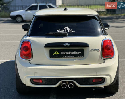 Белый Мини Купер, объемом двигателя 2 л и пробегом 133 тыс. км за 13333 $, фото 7 на Automoto.ua