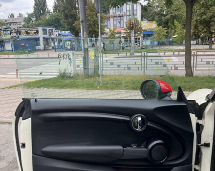 Белый Мини Купер, объемом двигателя 1.5 л и пробегом 156 тыс. км за 12500 $, фото 14 на Automoto.ua