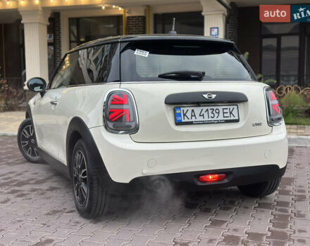 Білий Міні Cooper, об'ємом двигуна 1.3 л та пробігом 122 тис. км за 5999 $, фото 1 на Automoto.ua