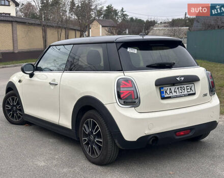 Білий Міні Cooper, об'ємом двигуна 1.3 л та пробігом 122 тис. км за 5900 $, фото 2 на Automoto.ua