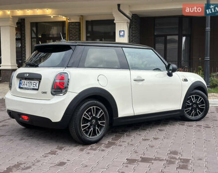 Білий Міні Cooper, об'ємом двигуна 1.3 л та пробігом 122 тис. км за 5999 $, фото 8 на Automoto.ua