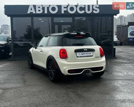 Белый Мини Купер, объемом двигателя 2 л и пробегом 154 тыс. км за 15690 $, фото 5 на Automoto.ua