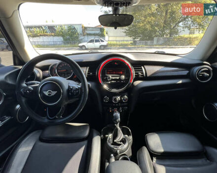 Белый Мини Купер, объемом двигателя 2 л и пробегом 133 тыс. км за 13333 $, фото 25 на Automoto.ua